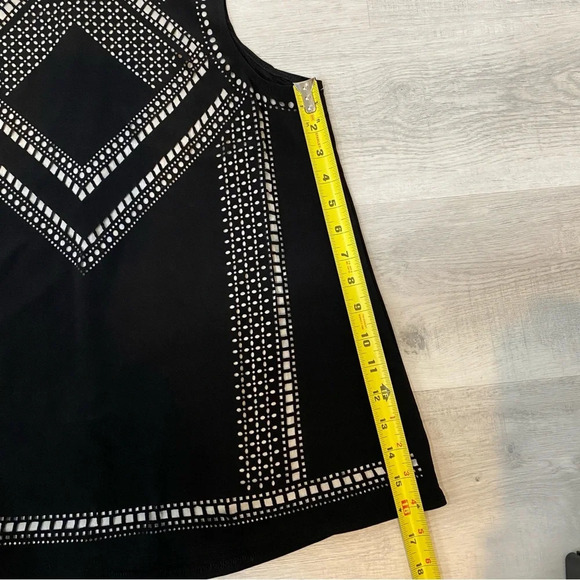 Cartise M Black High Neck Tank Top with Cut Out Design - Picture 7 of 16